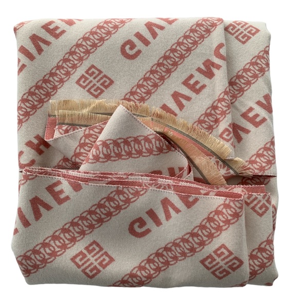 ❤️🔥❤️ GIVENCHY AUTHENTIC DOUBLE SIDED 100% WOOL LARGE SCARF ❤️🔥❤️ - Picture 5 of 8